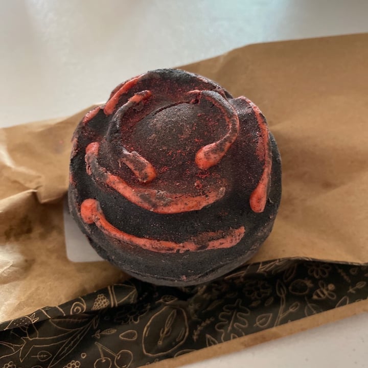 review photo of LUSH Fresh Handmade Cosmetics Black Rose Bath Bomb shared by @willowalexis on 23 Apr 2020 - review