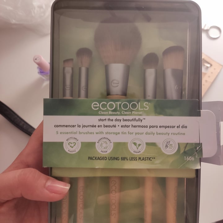 photo of EcoTools 5 Brush Set shared by @jessicadit on  12 Jul 2022 - review