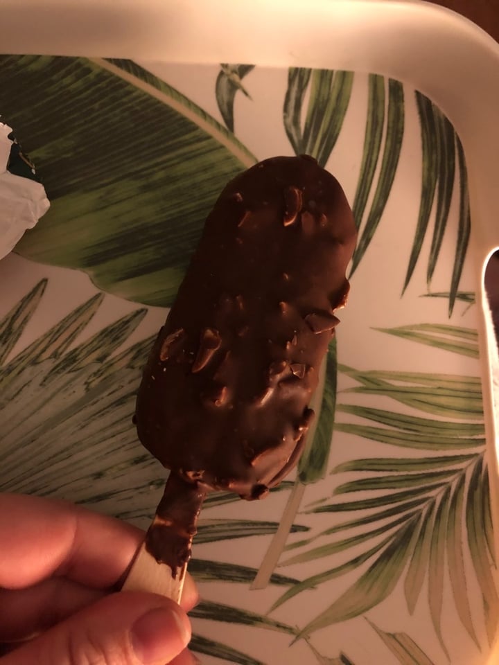 photo of Magnum Magnum Vegan Almond shared by @seguilamoda on  31 Jan 2020 - review