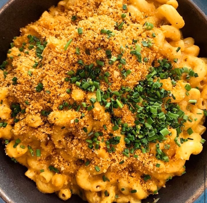 photo of Urban Vegan Kitchen Mac N’ Cheese shared by @nfeldbaum on  20 Apr 2020 - review