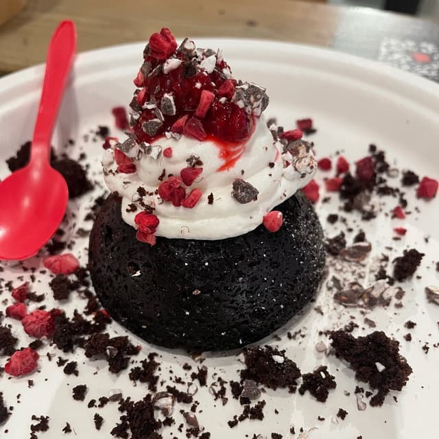 Foto del piatto “Tortino al cioccolato e lampone”