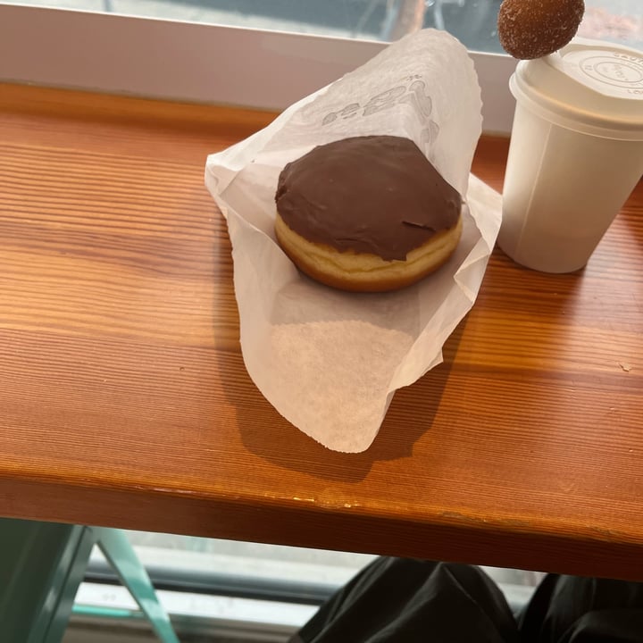 photo of Dough Joy bavarian cream donut shared by @oshmorethstorm on  03 Nov 2022 - review