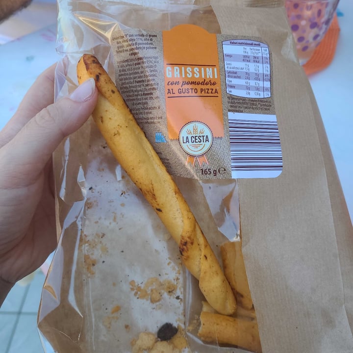 review photo of La cesta Grissini Con Pomodoro Al Gusto Pizza shared by @friends81 on 05 Sep 2021 - review