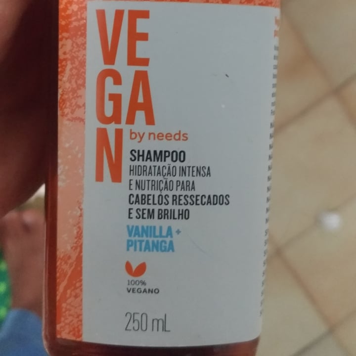 photo of Vegan by Needs Shampoo Vanilla + Pitanga shared by @jessilobato on  24 Oct 2021 - review