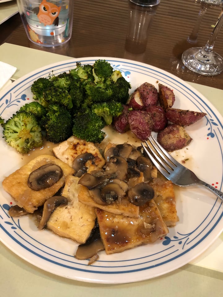 photo of The Purple Carrot TOFU MARSALA with Roasted Mustard Herb Potatoes & Broccoli shared by @jiscilla on  01 Jan 2021 - review