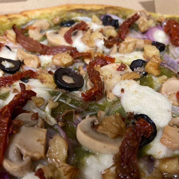 photo of Neha's 100% Vegan Kitchen Nutty Pesto Pizza shared by @hollya113 on  14 May 2021 - review