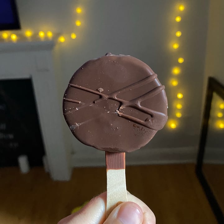 review photo of Daiya Salted Caramel Swirl coconut non-dairy frozen dessert shared by @cristinatheactivist on 25 Jul 2021 - review