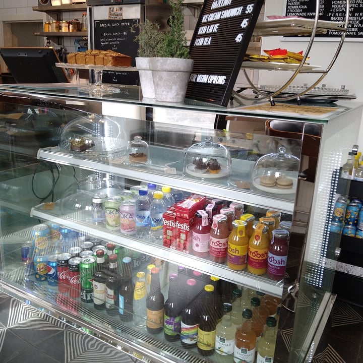 review photo of Earth Cafe Turmeric Latte shared by @shadefood on 27 Jun 2021 - review