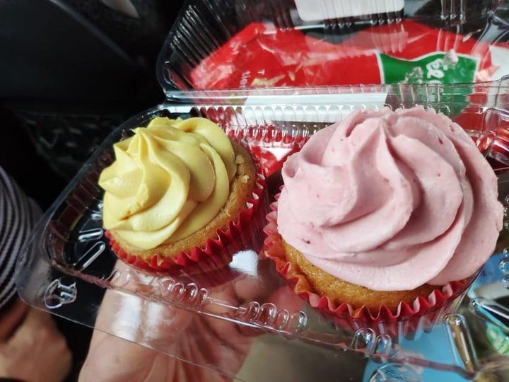 photo of Whole Foods Market Vegan Cupcakes shared by @raquelvegan on  09 Mar 2020 - review