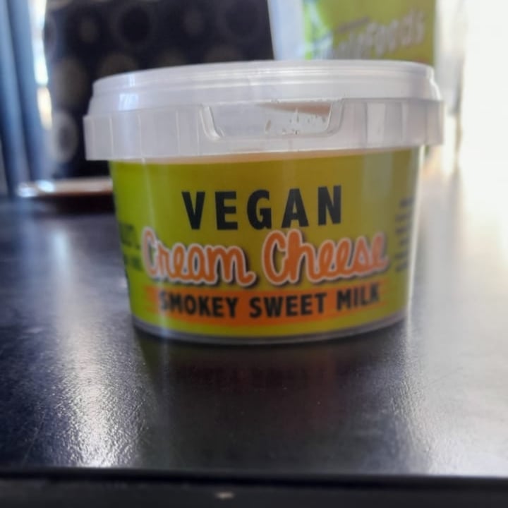 photo of Evergreen Vegan Deli Cheese Spread shared by @earthchild24 on  30 Jun 2022 - review