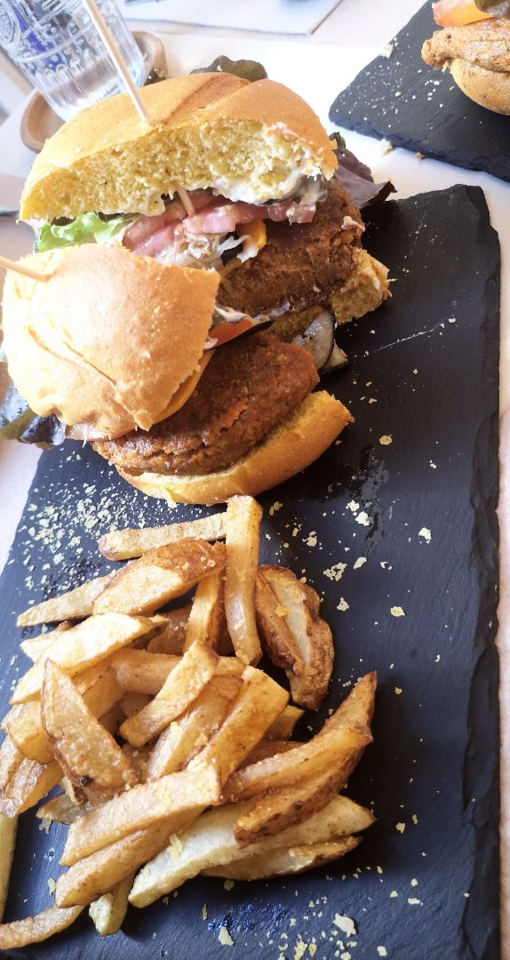 photo of Veggie Penguin Hamburguesa shared by @alexandra98 on  28 Oct 2019 - review