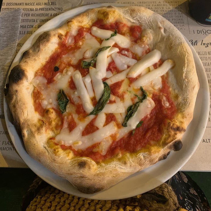 photo of I DISSONANTI .. PIZZA E ALTRO Margherita Vegana shared by @irfer on  04 Sep 2022 - review