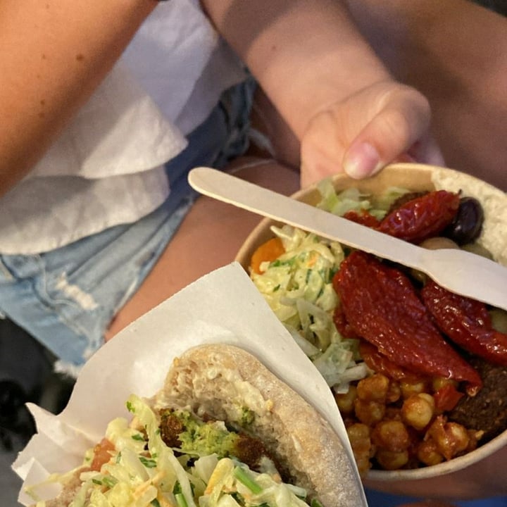 photo of Maoz Vegetarian Ensalada con falafel shared by @sisterville on  17 Jun 2022 - review