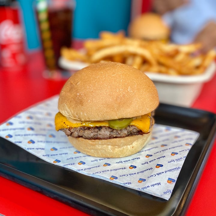 photo of Love Handle  Cheeseburger shared by @summerong on  15 May 2021 - review