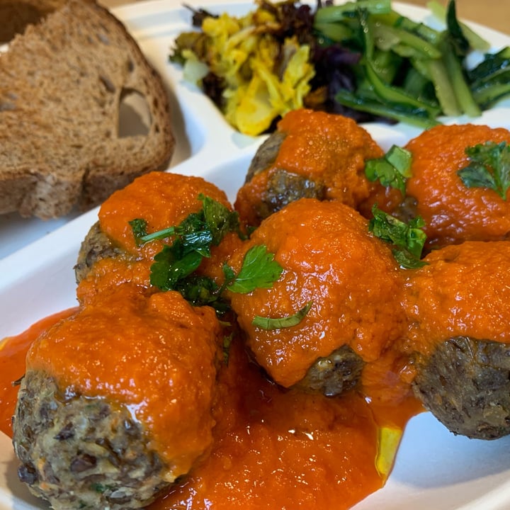 photo of Basilico Food Polpette di lenticchie al sugo con contorno di verdure shared by @lallino on  18 Jan 2023 - review