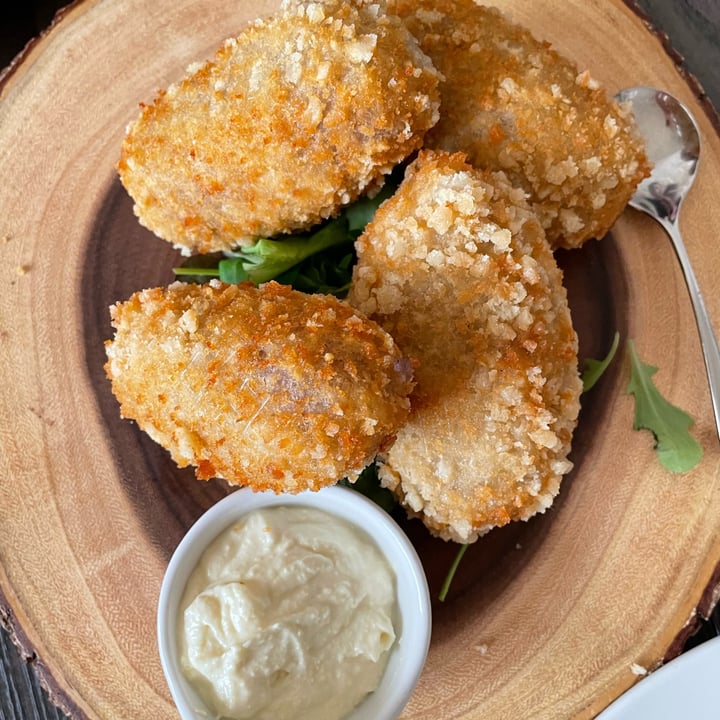 photo of Pesto di Pistacchio Crocchette di patata viola con panatura al panko e maionese di lupino shared by @vegiu on  15 Oct 2022 - review