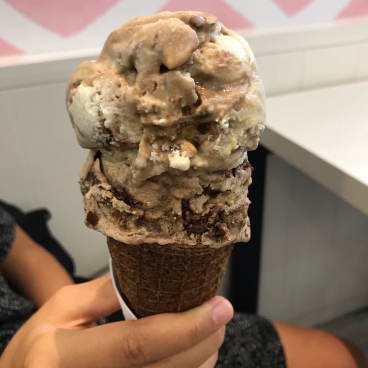 photo of Kind Kones Almond Brittle Fudge Ice cream shared by @benjamins on  16 Feb 2021 - review