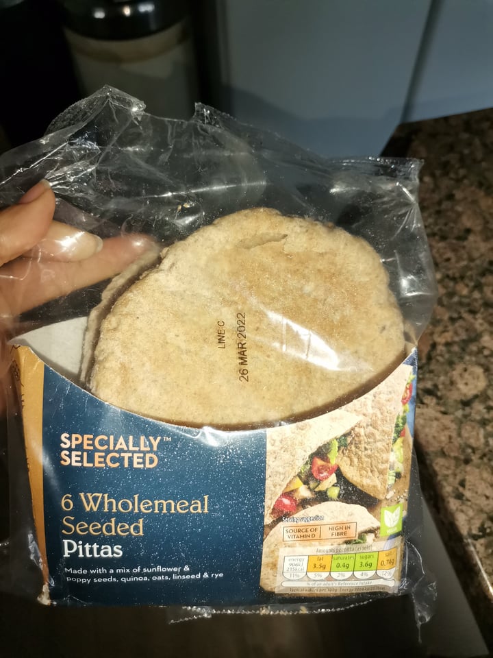review photo of Specially Selected Wholemeal seeded pittas shared by @banskostreetdogs on 22 Mar 2022 - review
