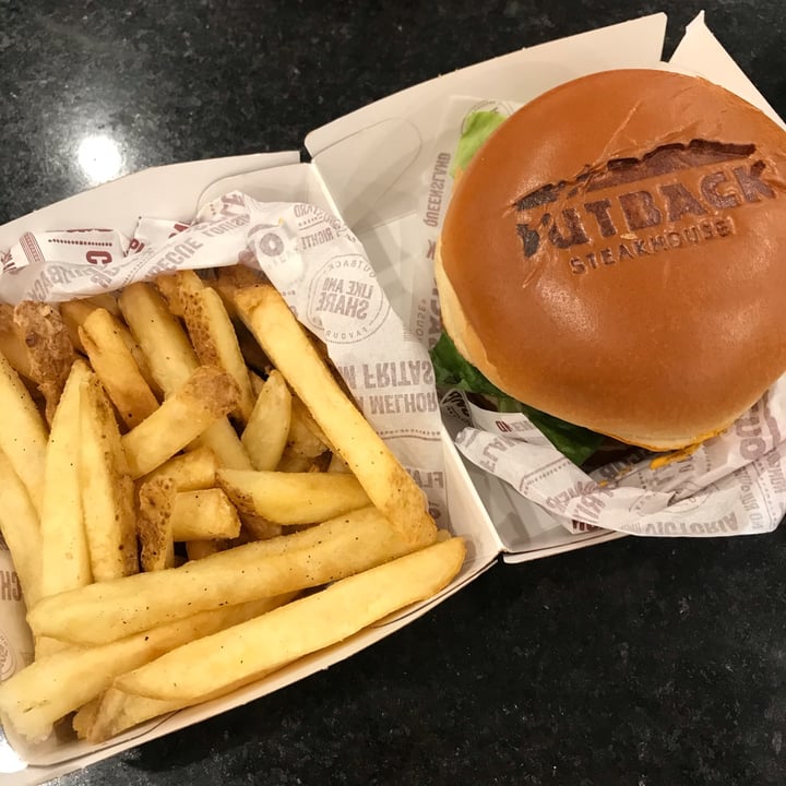 photo of Outback Steakhouse Aussie Plant Burger shared by @rogeriobado on  28 Sep 2022 - review