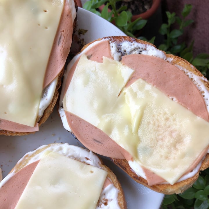 photo of Vemondo Vegan slices ham shared by @bobbyeats on  17 Aug 2021 - review
