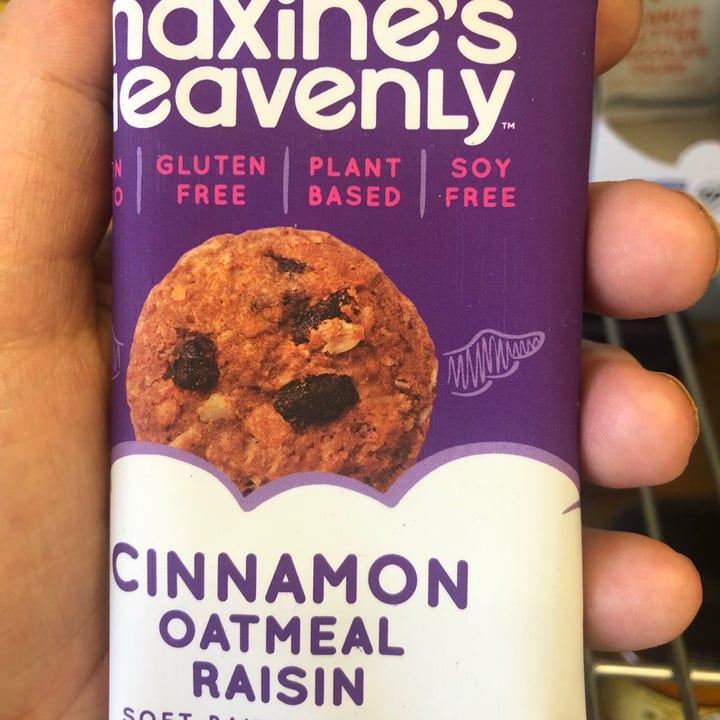 photo of Maxine’s Heavenly Cinnamon Oatmeal Raisin Cookie shared by @manuelaw on  02 Jun 2020 - review
