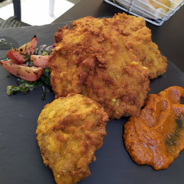 Photo of the dish “DELICIAS DE KENTUCKY ACOMPAÑADAS CON KETCHUP DE ALBARICOQUE CASERO”