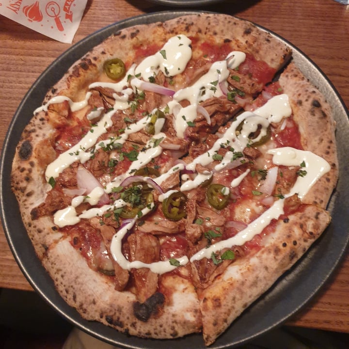 photo of Red Sparrow Pizza BBQ Chicken Pizza shared by @oskarvin on  01 Jan 2021 - review