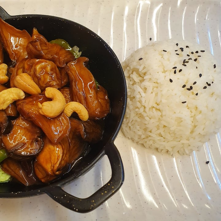 review photo of Red Apple Veggie Café Kung Pao King Oyster Mushroom Rice shared by @marshmelody on 21 Jul 2022 - review