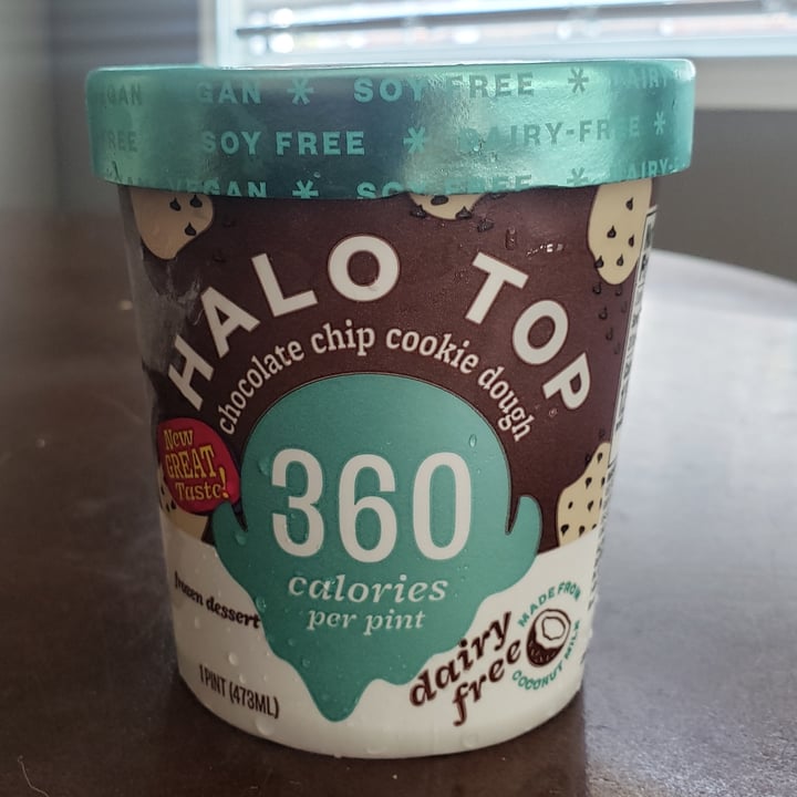photo of Halo Top Creamery Chocolate Chip Cookie Dough shared by @rachelhrieman on  25 May 2022 - review