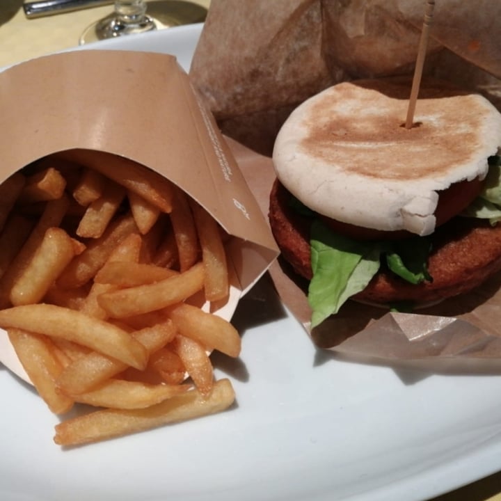photo of Ustaria 3 Valli Burger Vegetale shared by @itstheveggievet on  12 Dec 2021 - review