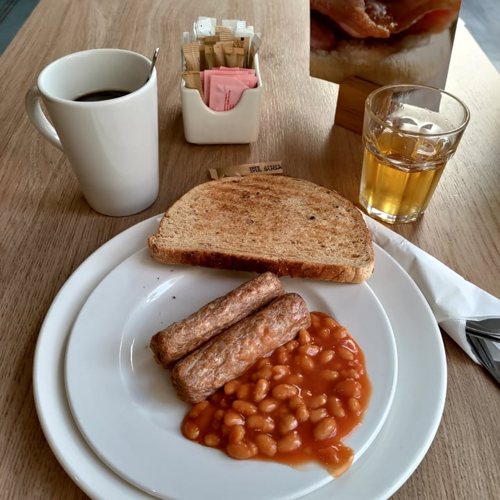 review photo of Holiday Inn Express London - Earl's Court, an IHG Hotel Express Start Breakfast shared by @stevenneoh on 26 May 2022 - review