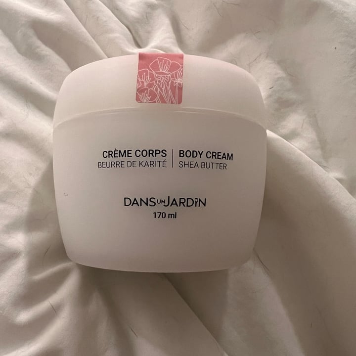 review photo of Dans Un Jardin Body Cream/ Shea Butter shared by @rq-munaro on 28 May 2022 - review