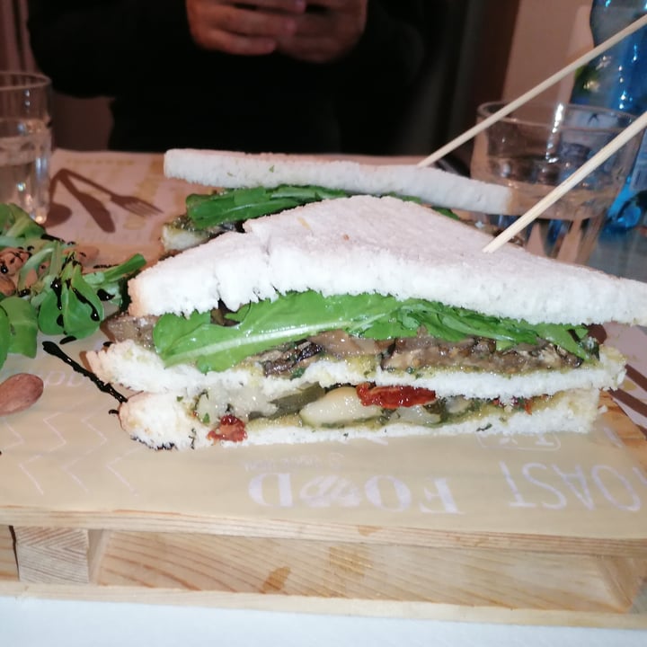 photo of Cuore Fresco Catania (Piazza Duomo) veggie toast shared by @rosannad93 on  28 Oct 2022 - review