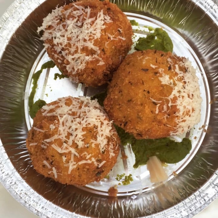 review photo of Restaurant Radis Arancinis Lemon Pistachio shared by @camilleraphaelle on 24 Sep 2020 - review