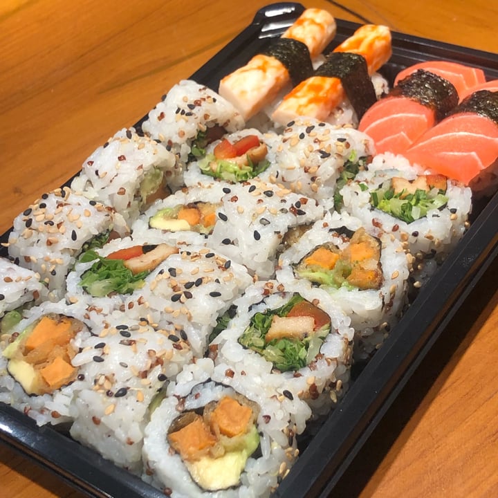 photo of Vegan Meat & Sushi Vegetalien Sushi shared by @weepingwillow0 on  04 Nov 2021 - review
