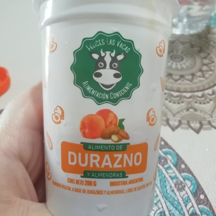 review photo of Felices Las Vacas Yogur de Almendras y Durazno shared by @vatiwivegana on 26 Oct 2020 - review