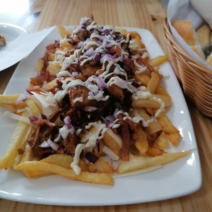 photo of Relish Bar Heura cheese fries con salsa Jack Daniels shared by @sandoralosmios on  10 Apr 2021 - review
