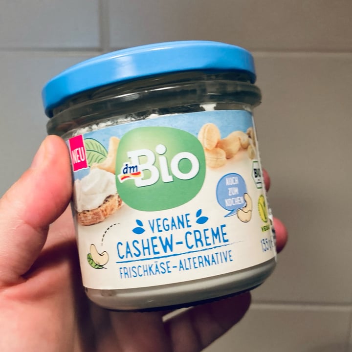 photo of dmBio Vegane cashew creme shared by @sottolapellepodcast on  22 Oct 2022 - review