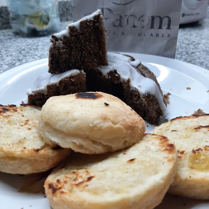 photo of Le Panem Scon de queso y roll de Algarroba Con Limón shared by @manuazc on  23 Aug 2021 - review