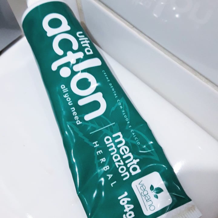 photo of Ultra action Creme dental de menta shared by @mtoth on  08 Jul 2021 - review
