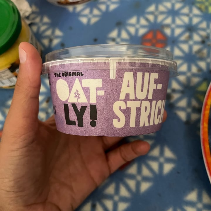 review photo of Oatly Creamy oat spread herbs of provance shared by @giadaprosdocimo on 20 Aug 2022 - review