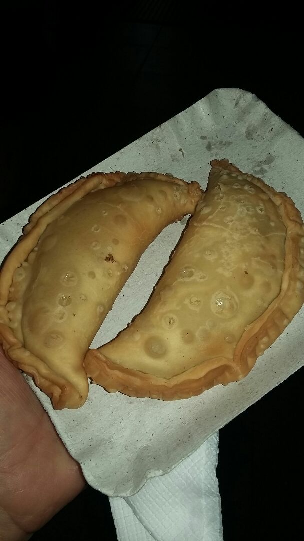 photo of La Reverde Parrillita Vegana Empanada de Jamón y Queso shared by @lihuenaillen on  04 Jan 2020 - review