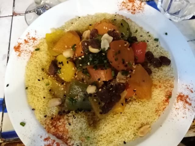 菜肴“Cous cous con verduras”的照片
