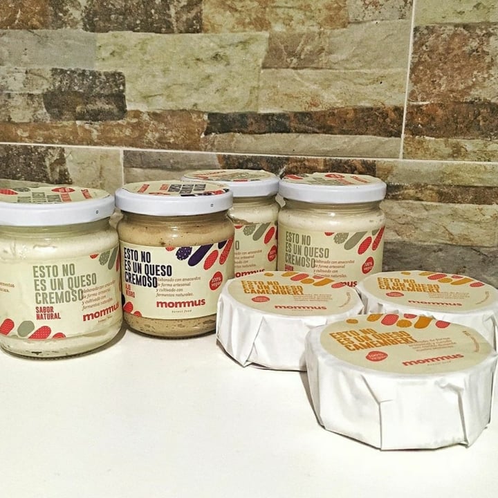 review photo of Mommus Foods Esto no es un Queso Camembert shared by @tarigreenglassy on 29 Oct 2020 - review