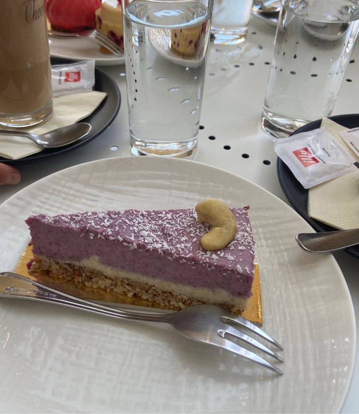 photo of Kaokakao Vegan Cashew Cake shared by @tschulieeee on  05 Jun 2020 - review