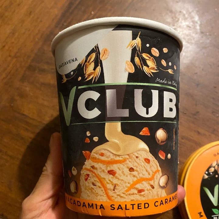 photo of VClub Gelato Macadamia E Caramello Salato shared by @whatthefuck on  16 Sep 2022 - review