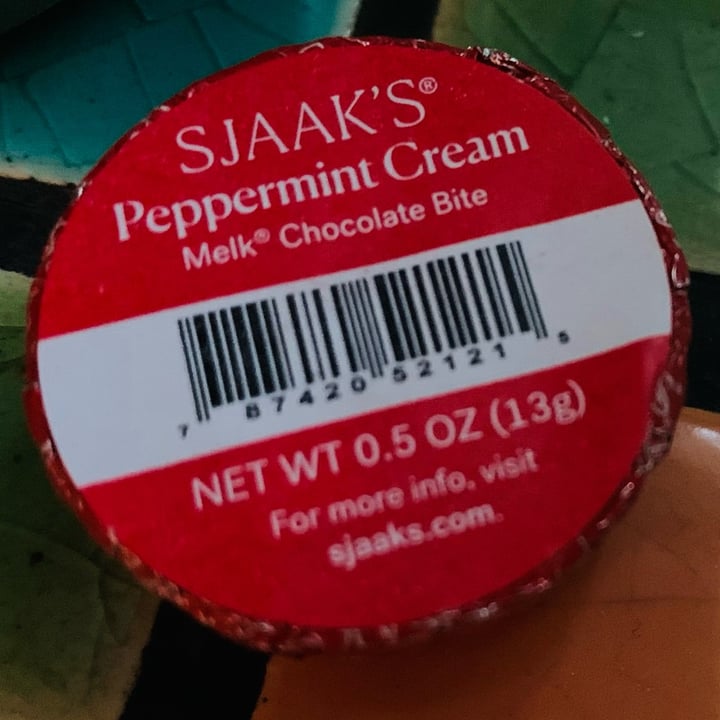 photo of Sjaak’s Organic Chocolates Melk Chocolate Peppermint Cream Patties shared by @allhess on  28 Sep 2022 - review