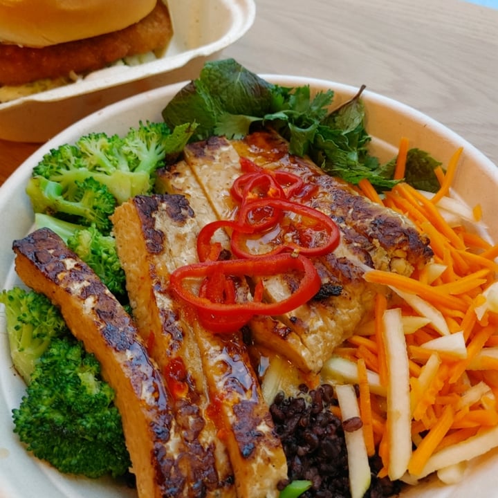 photo of Veggie Grill Bowl And Burger shared by @jenniferchou on  09 Sep 2022 - review