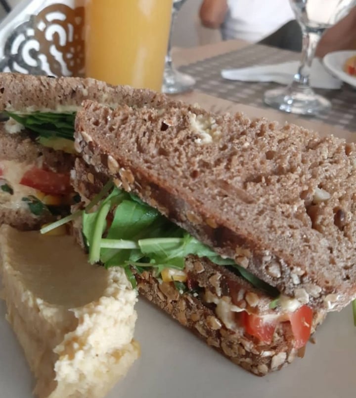 photo of Hans Cocina Natural Vegano completo shared by @fedebrrascruz on  25 Feb 2020 - review