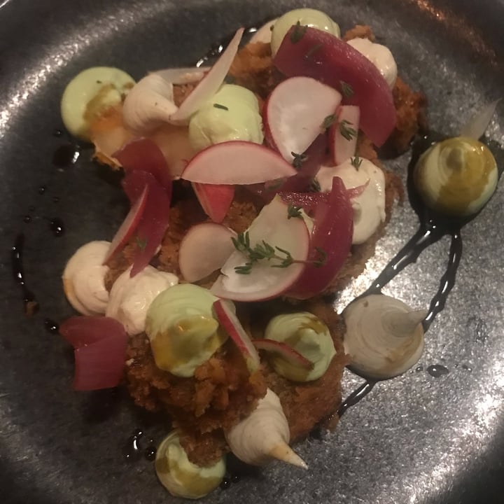 photo of Romeow Cat Bistrot Trilogia autunnale croccante (zucca, daikon e sedano rapa) con tofu fermentato alle erbe, ravanello, cipolla agrodolce e maionese al wasabi shared by @niclaps on  01 Nov 2022 - review